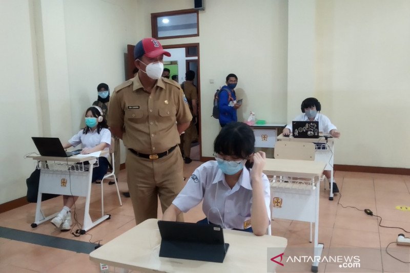 Kota Bandung mulai uji coba pembelajaran tatap muka terbatas