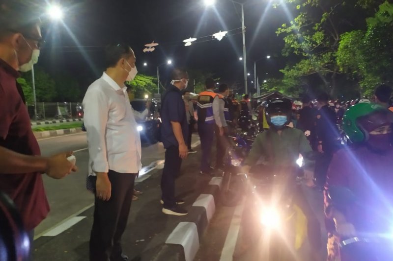 Pemkot Surabaya rapid test sebanyak 2.600 pengendara motor di Jembatan Suramadu