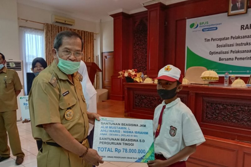 Pemkab Parigi Moutong upayakan pekerja rentan terlindungi BPJAMSOSTEK
