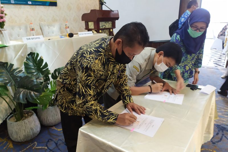 Usai tekan MoU dengan Dirjen, Pasbar terima bantuan sapras perkebunan kelapa sawit