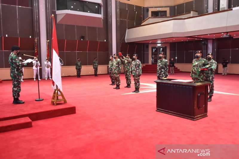 Panglima TNI Hadi Tjahjanto pimpin sertijab Kasum dan Aspers