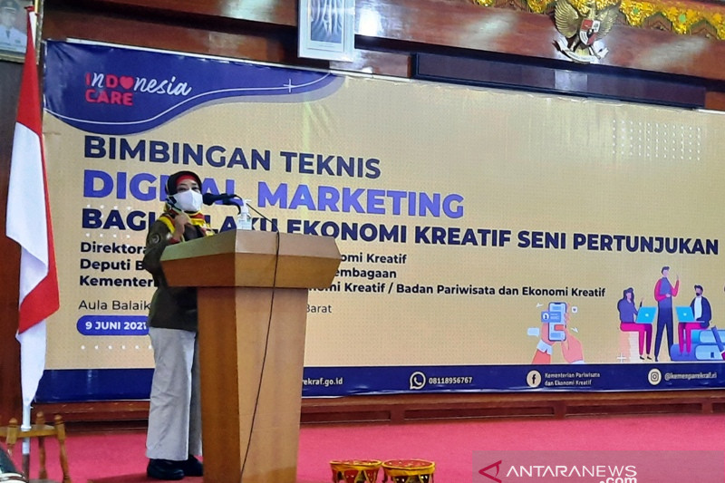 Kemenparekraf bimbing seniman Pariaman promosikan kesenian daerah melalui medsos