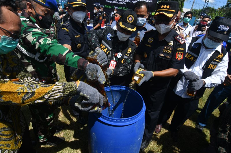 Pemusnahan Hasil Penindakan Bea Cukai di Palu