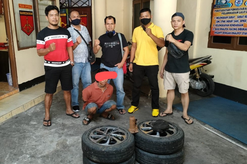 Curi ban mobil yang sedang parkir, Irwan ditangkap polisi