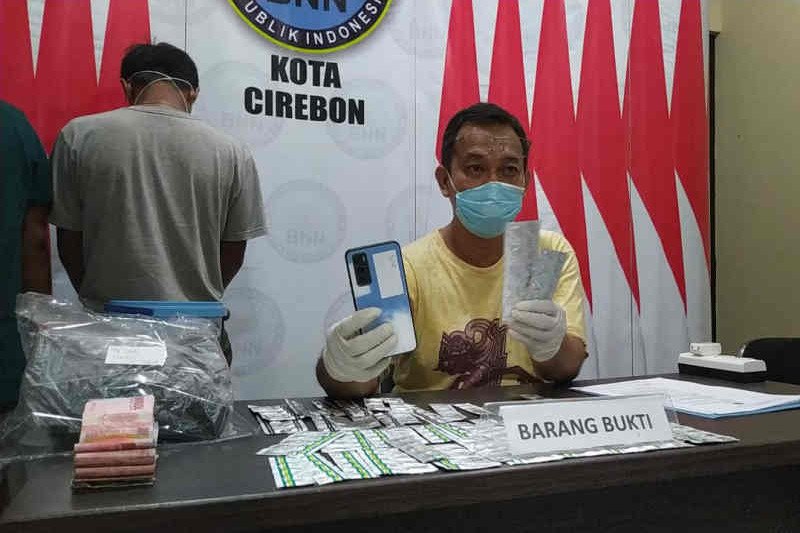 BNN Cirebon tangkap pria kembar pengedar obat-obat keras ilegal