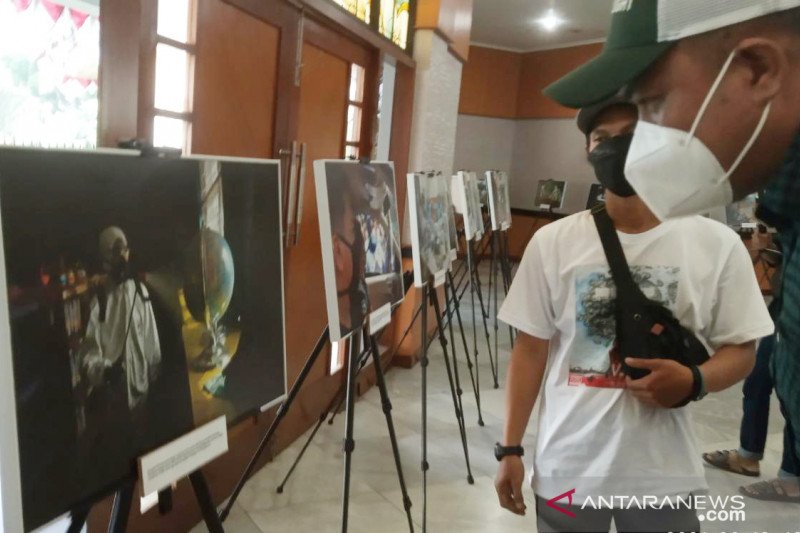 Pameran foto di Bogor pengingat pandemi belum usai