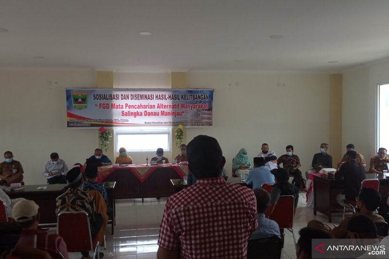 Pemerintah libatkan petani bahas mata pencarian alternatif masyarakat selingkar Danau Maninjau