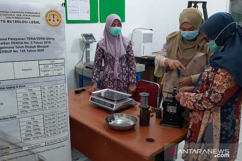 Pemkab Purwakarta turunkan tim pengecek akurasi alat ukur timbang ke desa-desa