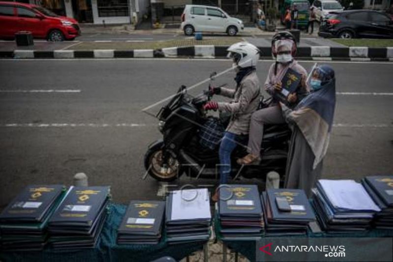 Pembagian Rapor Tanpa Turun Kendaraan