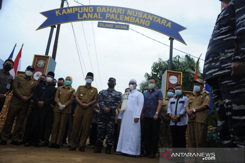 Danlanal dan Walikota resmikan Kampung BahariLanal  Palembang 