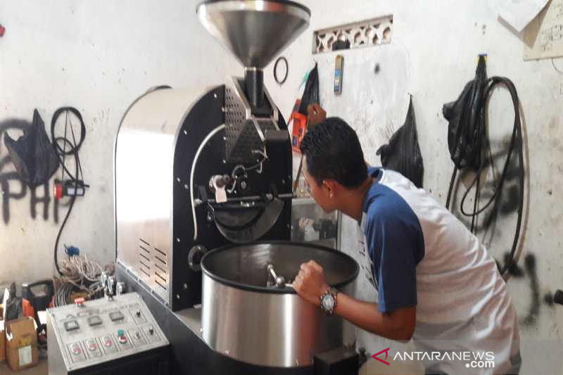 Merah kopi mesin tanah Petani Temanggung
