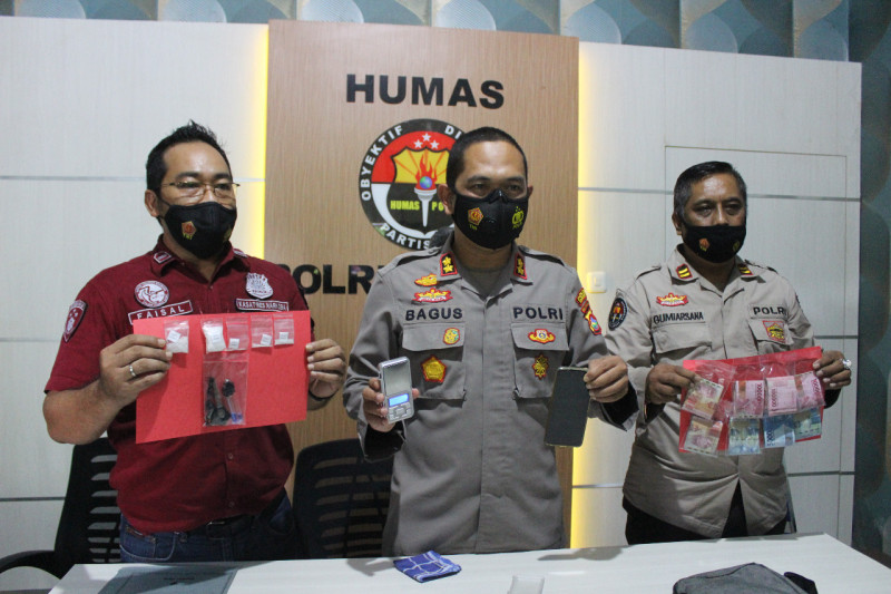 Transaksi di mobil taksi ternyata modus pelaku jual barang haram