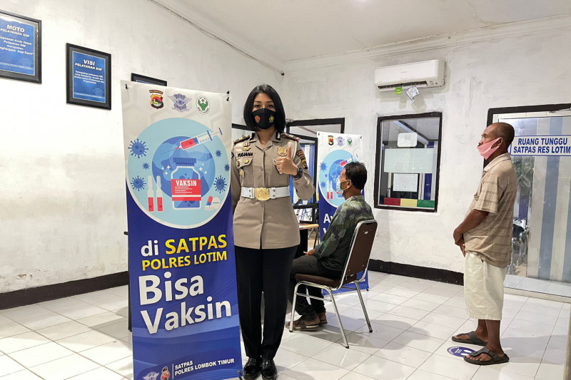 Polres Lombok Timur menambahkan fasilitas vaksin di layanan SIM