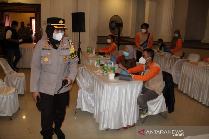 47 personel kepolisian amankan vaksinasi massal di Sukabumi
