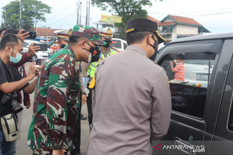 Polisi putar balik seribuan kendaraan luar kota tujuan wisata Garut