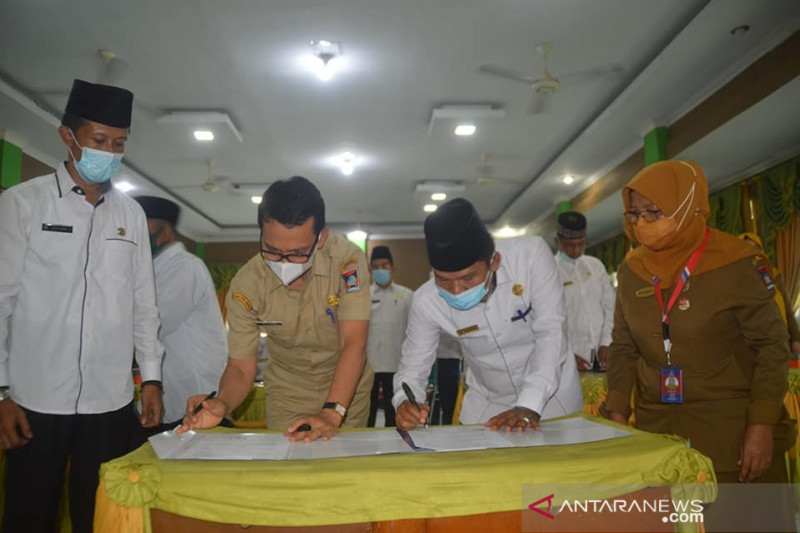 Setelah ijab kabul, pengantin di Padang langsung dapat ini dari Disdukcapil setempat