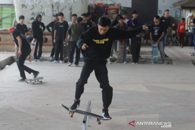 Skateboarder Palembang rayakan  hari Skateboard sedunia 