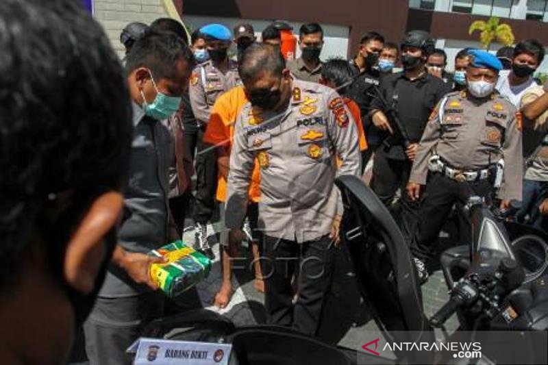 Polda Riau Tangkap Dua Pengedar 19 Kg Sabu