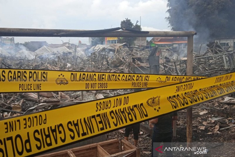 Pemkab tanggung biaya pembangunan pasar darurat Leles Garut