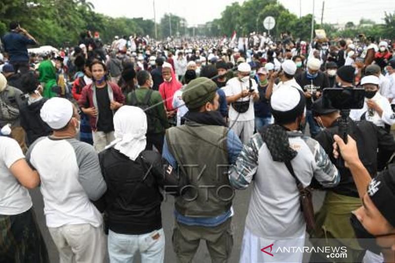 Polisi Blokade Pendukung Rizieq Shihab