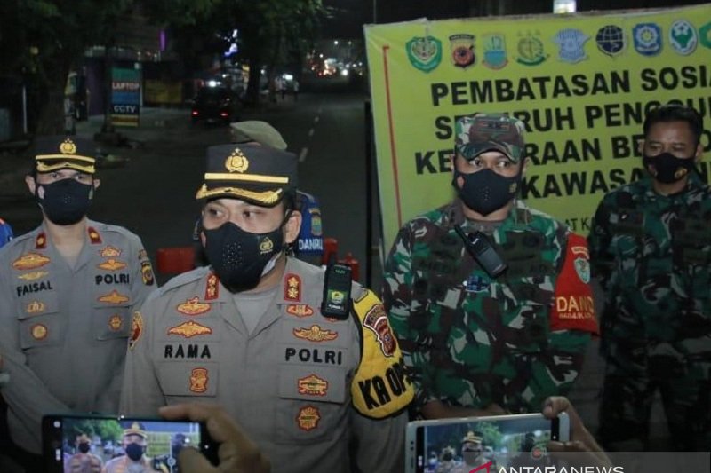 Karawang lakukan penyekatan di perkotaan cegah kerumunan