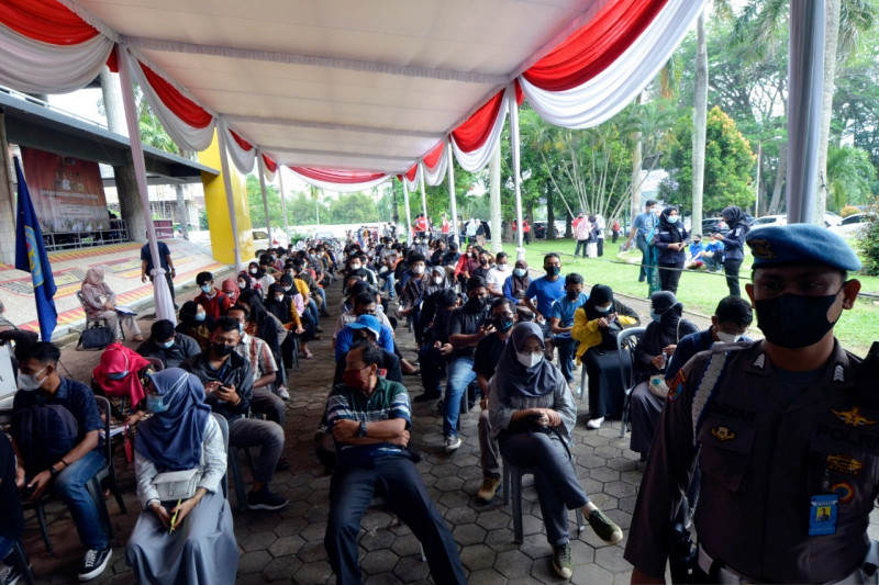 Vaksinasi COVID-19 massal di Lampung