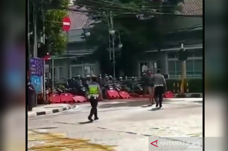 Polisi selidiki aksi sejumlah sepeda motor terobos blokade di Bandung