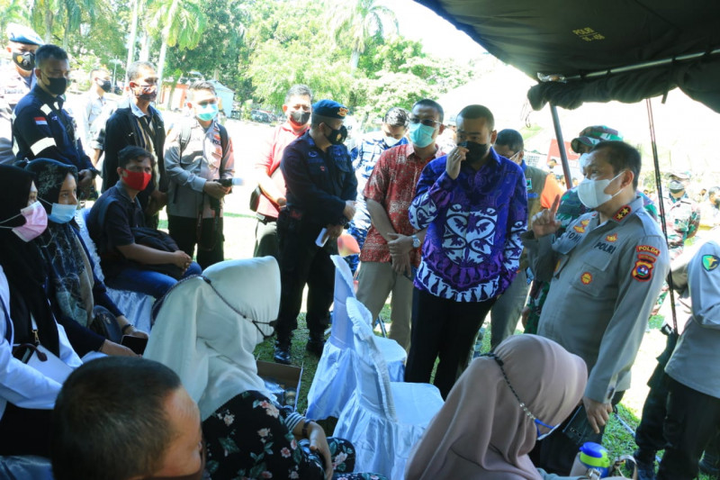 Polda Sumbar mencatat 27.143 orang jalani vaksinasi dalam sehari - Vimarsana News