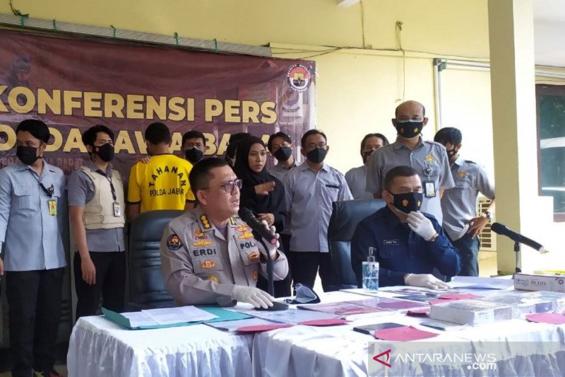 Polisi ringkus pria asal Bandung tipu Rp250 juta dengan mengaku model perempuan