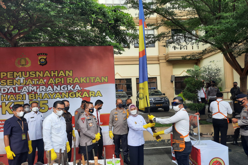 Polda Jambi musnahkan 196 senjata api rakitan - Vimarsana News