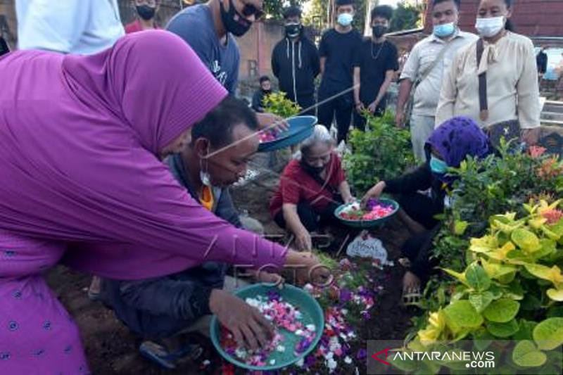 Pemakaman Jenazah Korban Tenggelamnya KMP Yunicee