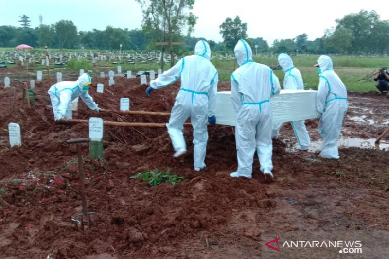 Kota Bekasi izinkan jenasah COVID-19 dikuburkan di makam keluarga