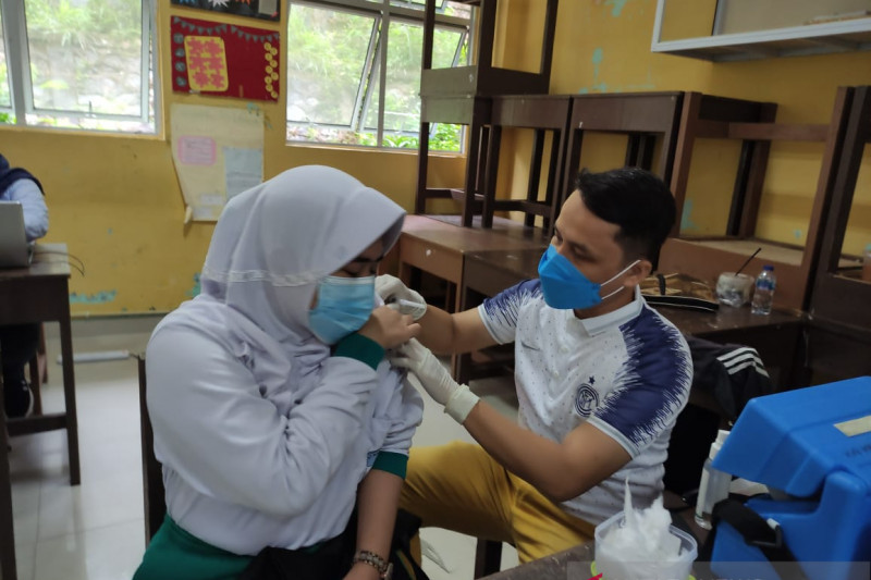 Batam targetkan vaksinasi remaja selesai 10 hari - Vimarsana News