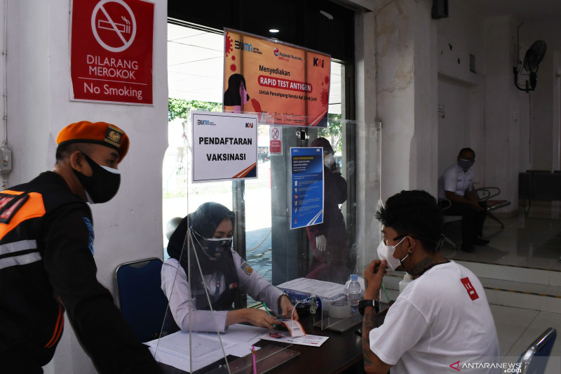 Stasiun KA Bandung dan Cirebon layani vaksinasi gratis
