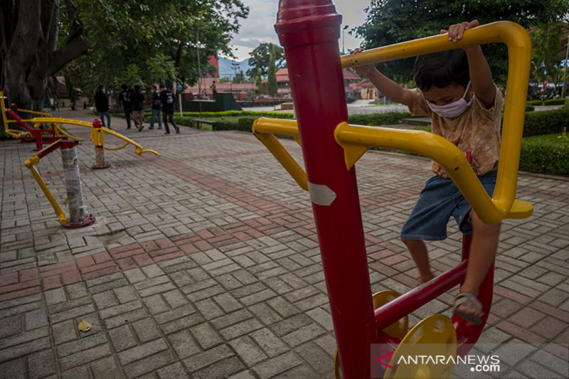 PEMBATASAN AKTIVTAS WARGA DI RUANG PUBLIK