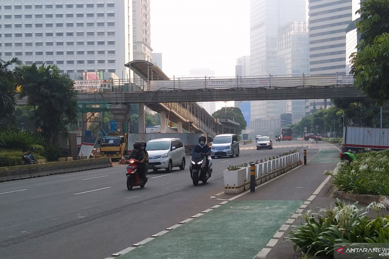 Lalu lintas Jalan Sudirman Jakarta normal hari ketiga PPKM Darurat - Vimarsana News