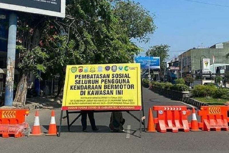 Jalan protokol Karawang ditutup siang dan malam selama PPKM Darurat
