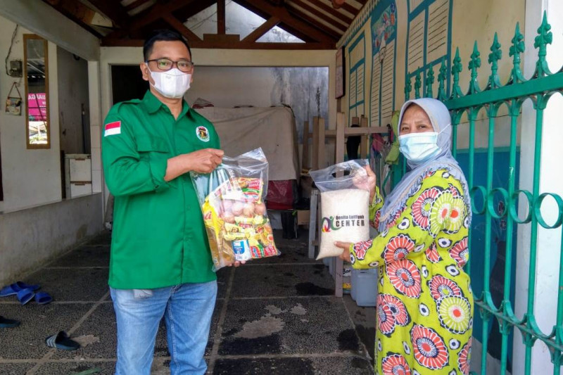 Ribuan paket sembako disebar untuk warga jalani isoman di Kota Depok