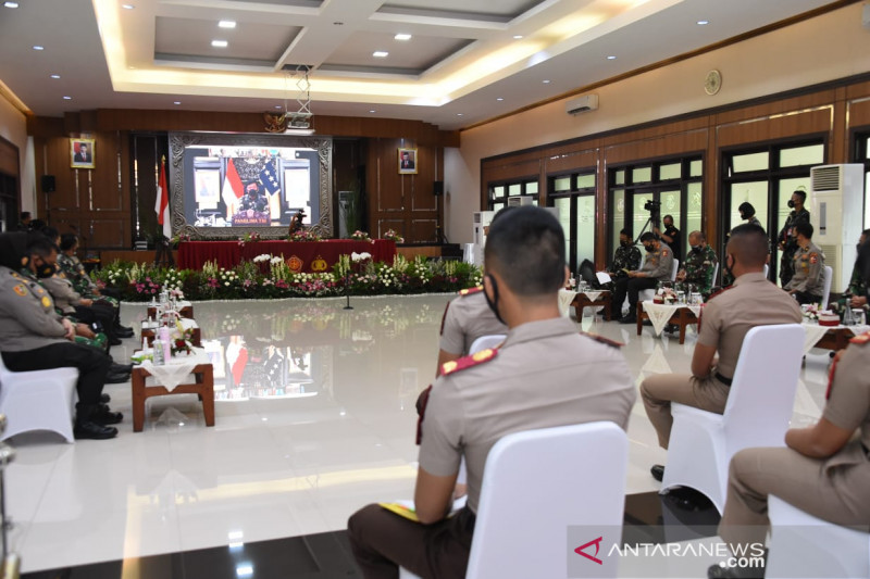700 Capaja TNI-Polri diingatkan tak tenggelam dalam dunia digital