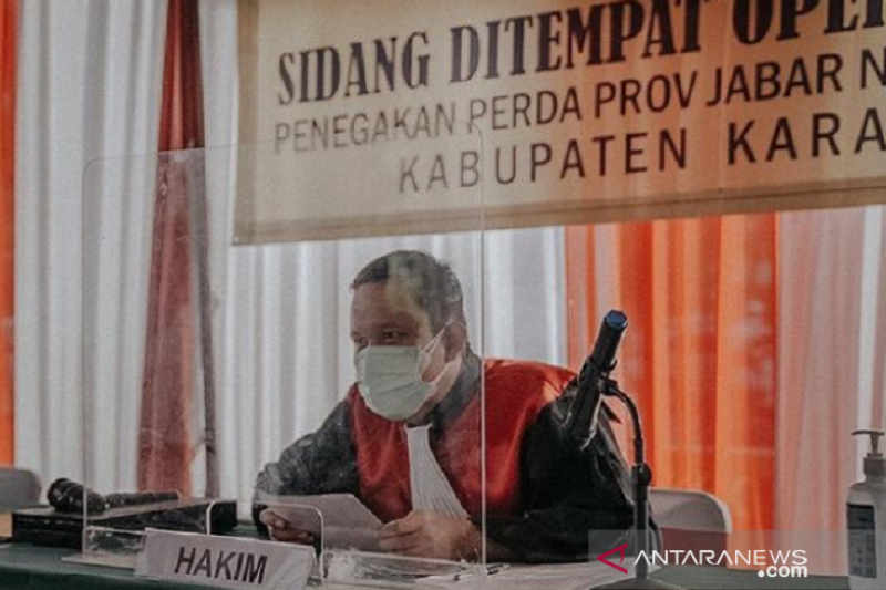 Satgas COVID-19 Karawang mulai terapkan sidang di tempat pelanggar PPKM Darurat