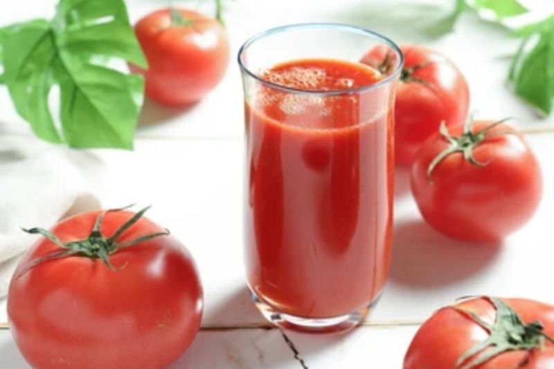 Dapatkan 10 manfaat konsumsi jus tomat rutin tiap hari, apa saja?