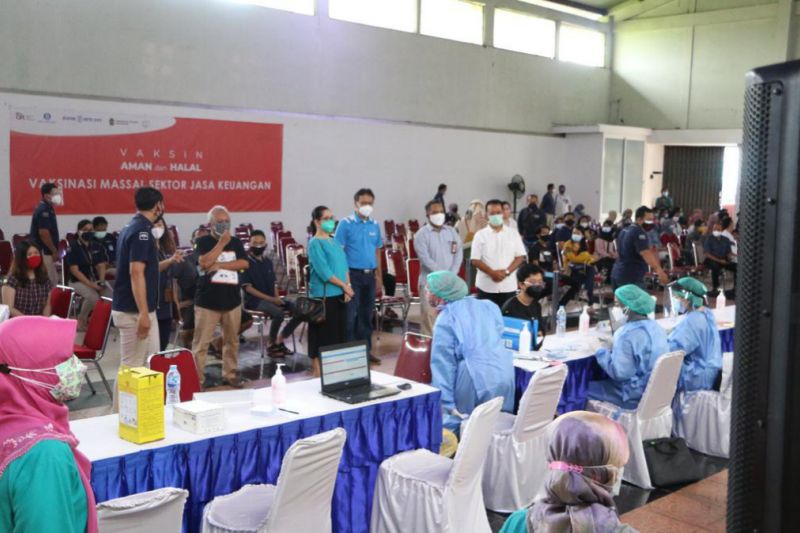 OJK menggelar vaksinasi massal pegawai sektor jasa keuangan di DIY