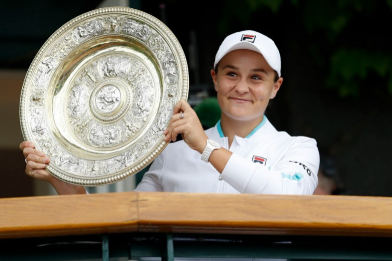 Juara baru tenis putri Wimbledon Ash Barty dan reaksi sejawatnya