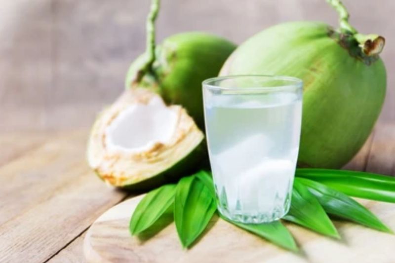 Khasiat minum air kelapa muda