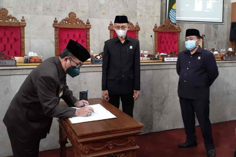 DPRD Cirebon sahkan Perda Tibum untuk tindak pelanggar prokes