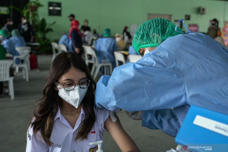 Jeda sebulan vaksinasi untuk bentuk kekebalan tubuh, sebut dokter FKUI