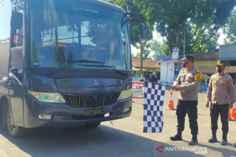 Polres Garut gunakan bus untuk layanan vaksinasi covid keliling