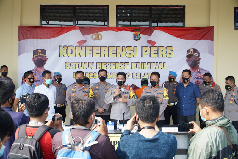 Polisi tangkap oknum ASN pungli rapid test antigen di Bakauheni
