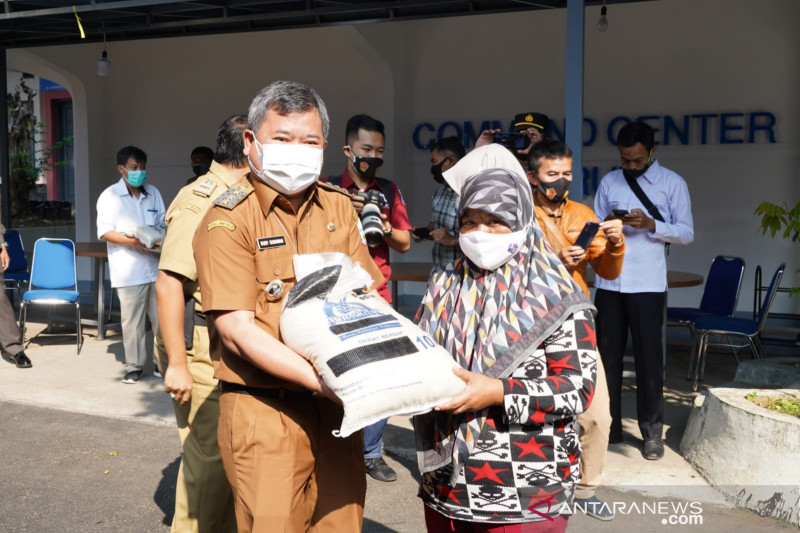 Pemkab Garut salurkan bantuan beras ke 239.821 keluarga