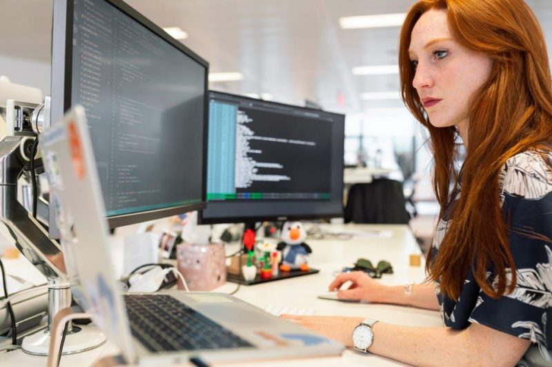 Penggunaan software akuntansi online bagi keuangan perusahaan